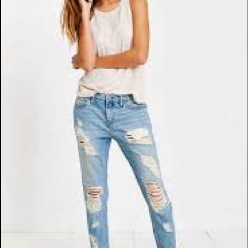 UO BDG Distressed Slim Boyfriend Jean